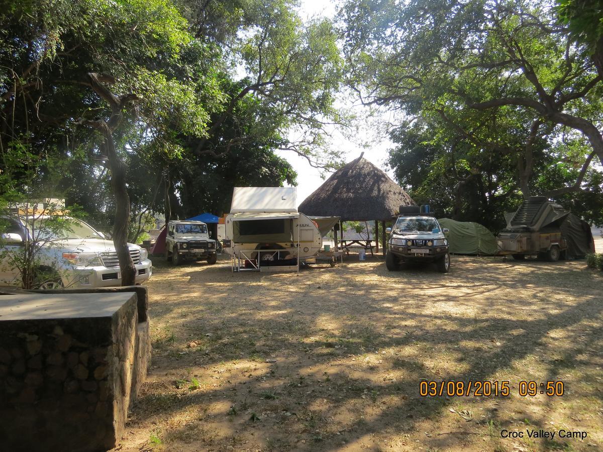 Croc Valley Camp Mfuwe Exterior foto