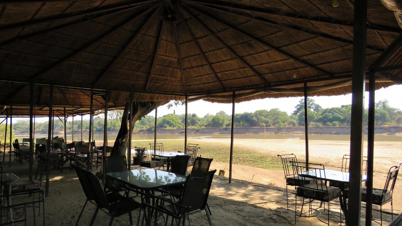 Croc Valley Camp Mfuwe Exterior foto